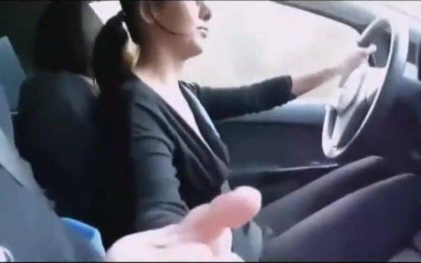 Female Uber Driver Gives Her Passenger A Handjob - xhand.com on nochargetube.com