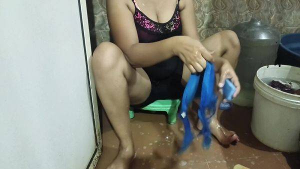 Desi Ladaki Kapade Dhote Dhote Apane Yaar Se Chut Chudai Ki - desi-porntube.com - India on nochargetube.com