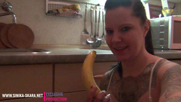 Amateur Bitch Spoils Herself With A Banana - hclips.com - Germany on nochargetube.com