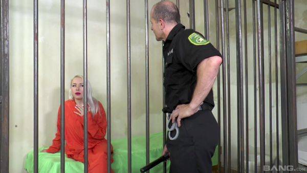 Cop shares blonde inmate's wet pussy with his coleague in dirty MMF - xbabe.com on nochargetube.com