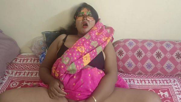 Desi Bhabhi Ki Jawani Aur Chut Ki Pani Pine Ke Liye Taiyar Ho Kya Sab ? - desi-porntube.com on nochargetube.com