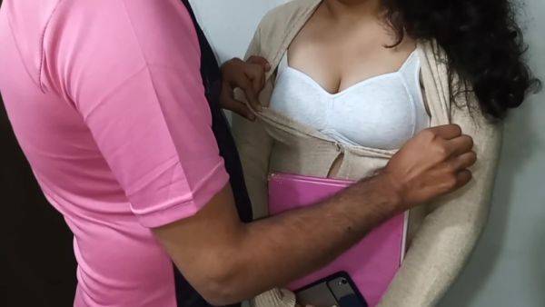 Boyfriend Invites His College Girlfriend To Hotel Room Clear Hindi Audio Voice - desi-porntube.com on nochargetube.com