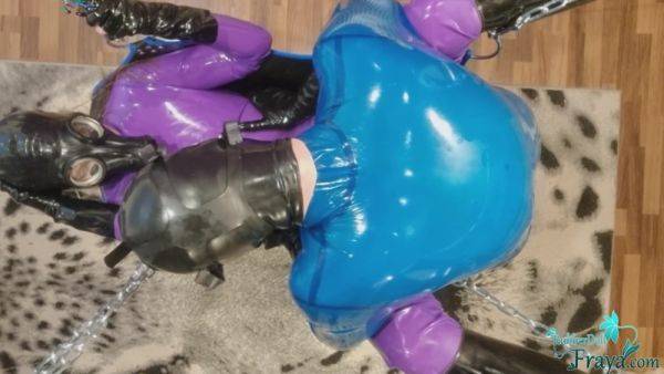 Rubber Slave In Rubber Sling Cumming - hclips.com on nochargetube.com