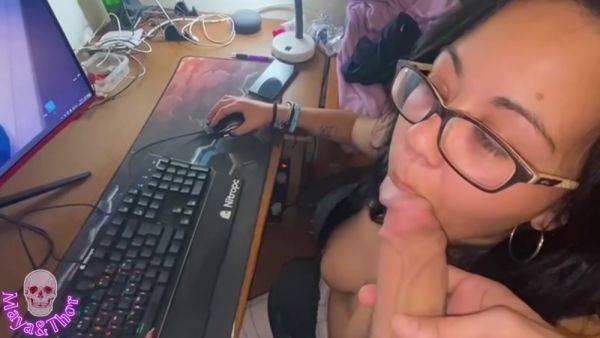 Garganta Profunda And Gamer Girl In Busty Sucks It Like A Fucking Beast Playing Fortnite - hclips.com on nochargetube.com