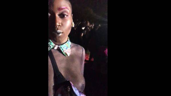 Ebony Hoe At Outdoor Party - drtuber.com on nochargetube.com