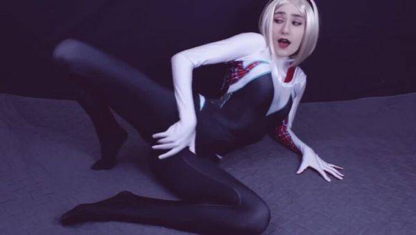 Cosplay Queen: Get Up Close & Personal with Blonde Spider Gwen - porntry.com on nochargetube.com