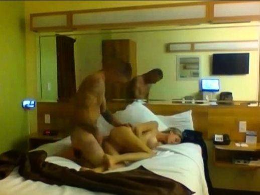 Couple having a good time in their hotel room - drtuber.com - Germany on nochargetube.com