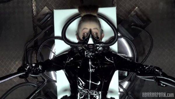 Latex Fetish Master / Extreme Horror Porn - veryfreeporn.com on nochargetube.com