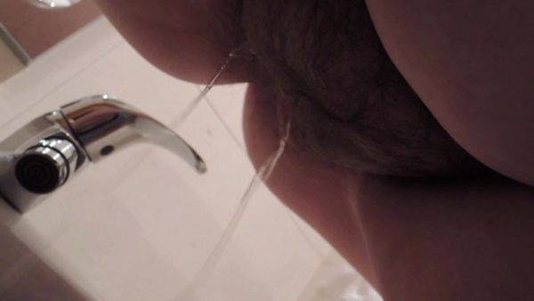 Me pee in bathroom with cum dripping from pussy and poopy ass - hclips.com on nochargetube.com