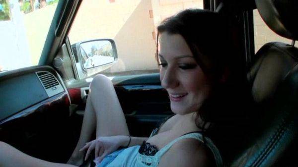 Slender Madison fuck in the car - hellporno.com on nochargetube.com