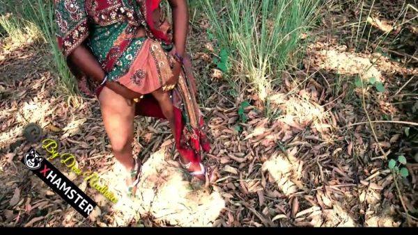 Indian Desi Sex In Jungle Fuck Hindi Audio With Village Outdoor - desi-porntube.com - India on nochargetube.com