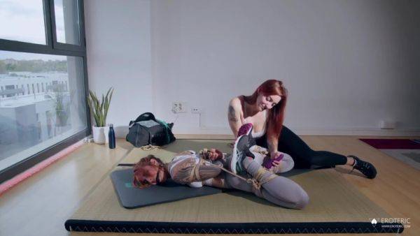 Yoga Class - videohdzog.com on nochargetube.com