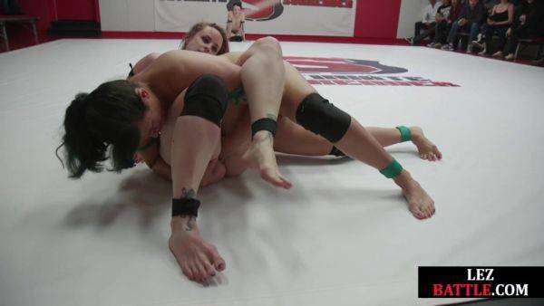 Wrestling public dykes fight on wrestling field for crowd - txxx.com on nochargetube.com