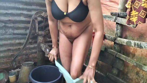 Beautiful Girl Is Taking Bath Completely Naked, Rupali Rupali - desi-porntube.com on nochargetube.com