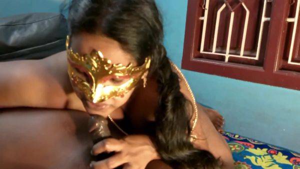 Desi Tamil Lady Enjoying With Red Banana - hclips.com on nochargetube.com