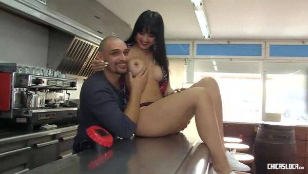 Large-breasted brunette Latina Alba De Silva's debut porn scene in an eatery - veryfreeporn.com on nochargetube.com