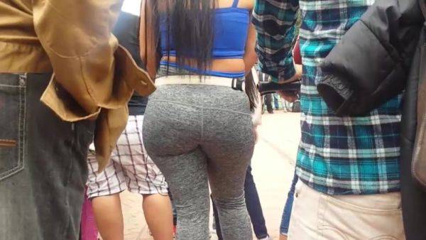 Big thick ass latina in grey leggins on street - voyeurhit.com on nochargetube.com