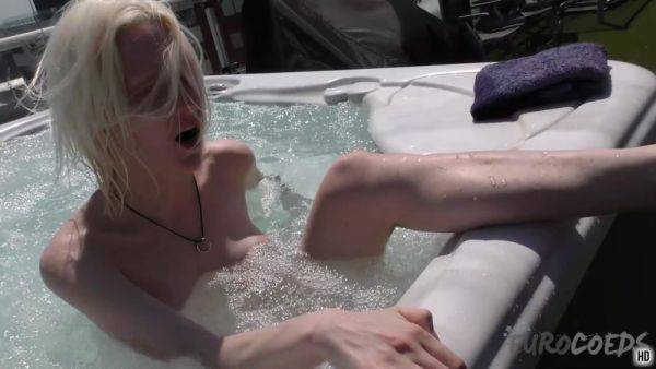 Blonde Ingrida Masturbating With A Dildo In The Jacuzzi - hotmovs.com on nochargetube.com