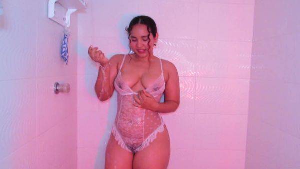 Colombian beauty masturbates and squirts in shower - Amateur Porn - anysex.com - Colombia on nochargetube.com