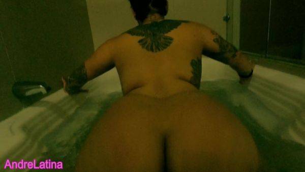 Watch Her Move Her Delicious Ass In The Water - upornia.com on nochargetube.com