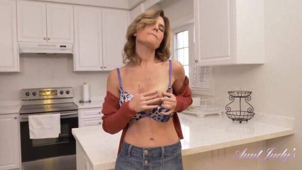 Mature Housewife Alby Pleasures Herself in Kitchen - xxxfiles.com on nochargetube.com