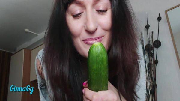 My Creamy Cunt Started Leaking From The Cucumber. Fisting And Squirting 11 Min - videohdzog.com on nochargetube.com