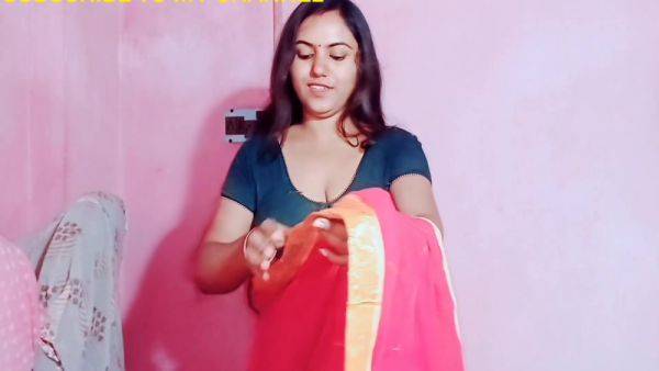 Bhabhi Removing Saree In Front Of Devar Big Boobs Deep Navel - desi-porntube.com - India on nochargetube.com