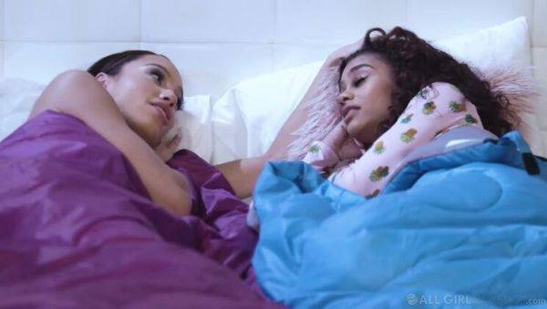 Scarlit Scandal & Alexis Tae: Late Night Lesbian Encounter - porntry.com on nochargetube.com