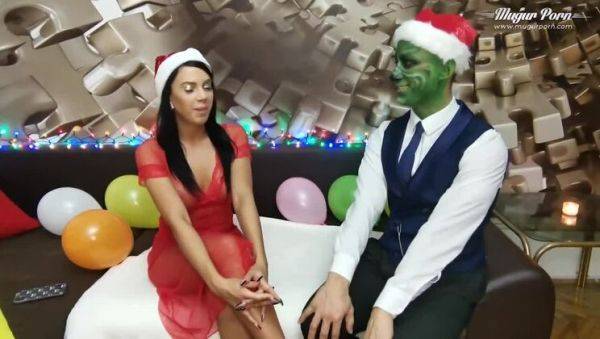 Daniella Derusky & Mugur: The Grinch X-Rated Spoof (2021) - xxxfiles.com - Hungary on nochargetube.com