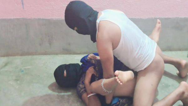 Bihari Friends Stepsister Got Oil And A Lot - desi-porntube.com - India on nochargetube.com