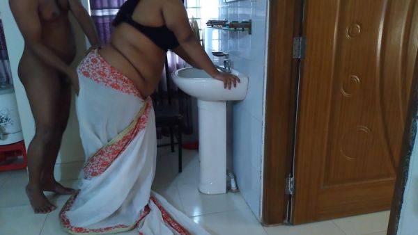 Indian Desi Milf Stepmom Fucked By Stepson In Hotel - desi-porntube.com - India on nochargetube.com