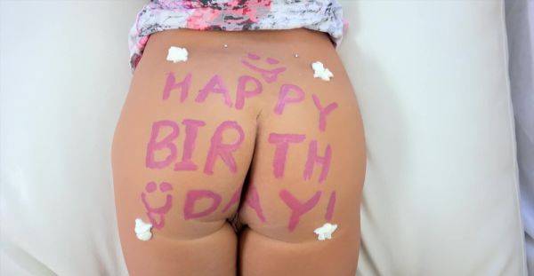 Sensual beauty creamed well after enjoying her birthday present - alphaporno.com on nochargetube.com