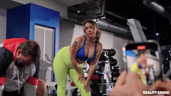 Thick MILF gets laid by the gym and tries to swallow - xbabe.com on nochargetube.com