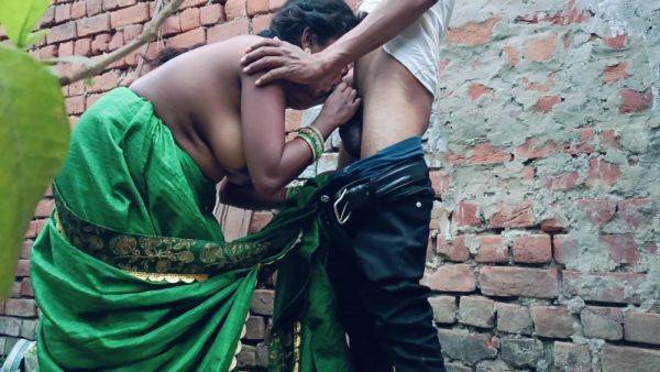 Hot Indian Bhabhi Outdoor Real Anal Sex Video Desi Bhabhi Ki Chudai Ghar Ke Pichhe Real Chudai Video - desi-porntube.com - India on nochargetube.com