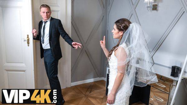 VIP4K. Couple decided to copulate in the bedroom before the ceremony - txxx.com - Czech Republic on nochargetube.com