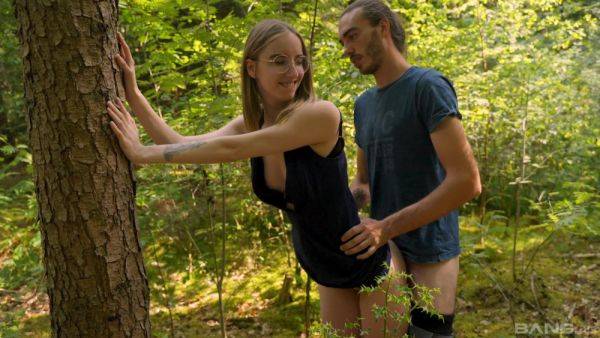 Slender babe tries hard sex in the woods with her new boyfriend - hellporno.com on nochargetube.com