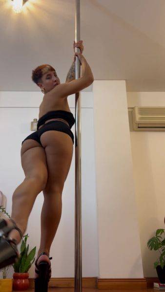 Dancing Pole Dance And Undressing Like Stripper - upornia.com on nochargetube.com