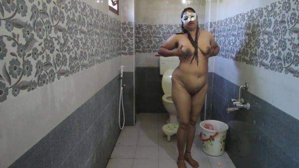 Desi Bhabhi Taking Shower - desi-porntube.com - India on nochargetube.com