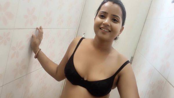 Bhabhi Bathroom Fakking - desi-porntube.com - India on nochargetube.com