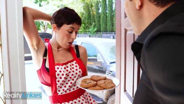 Sexy Housewife (Olive Glass) Mades Cookies For Her Neighbour But What She Really Wants Is His Cock - Reality Junkies - veryfreeporn.com on nochargetube.com