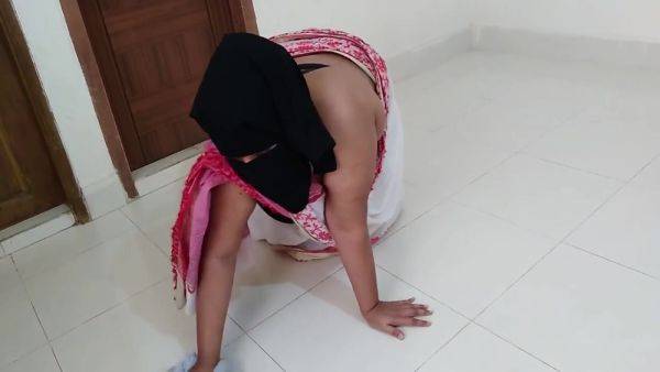 Neighbor Fucks Punjabi Hot Aunty While She Cleaning The House - Desi Sex - hotmovs.com on nochargetube.com