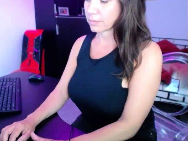 Brunette Solo Webcam Masturbation - drtuber.com on nochargetube.com