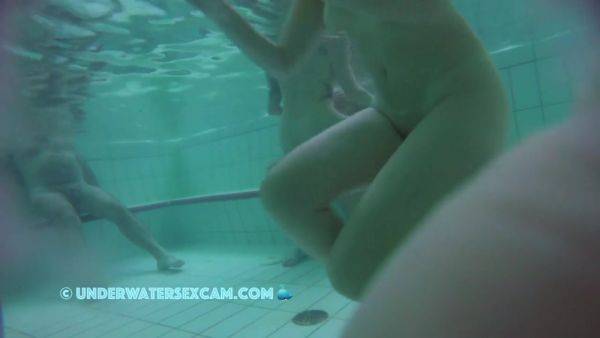 The Right Position For Underwater Sex On A Bench - hclips.com on nochargetube.com