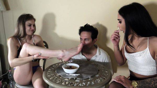 Humiliation meal by brat girls - drtuber.com on nochargetube.com