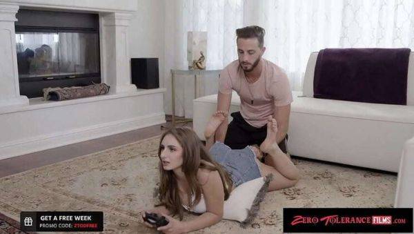 Zero Tolerance: Gamer Girl Keeps Playing as She Gets Fucked Hard - veryfreeporn.com on nochargetube.com