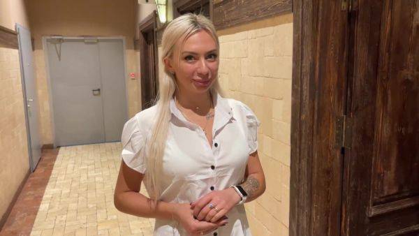 Hot and dangerous blowjob in the toilet of the shopping center from a Russian saleswoman. - anysex.com - Russia on nochargetube.com