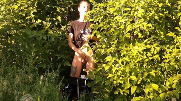 Risky Public Female Masturbation In Nature 5 Min - upornia.com on nochargetube.com