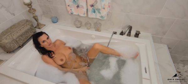 Stepmom Gets Caught In The Bath - upornia.com on nochargetube.com