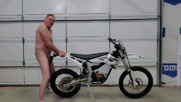 Kevin Yardley Fucks His E Bike For A Shocking Orgasm - upornia.com on nochargetube.com