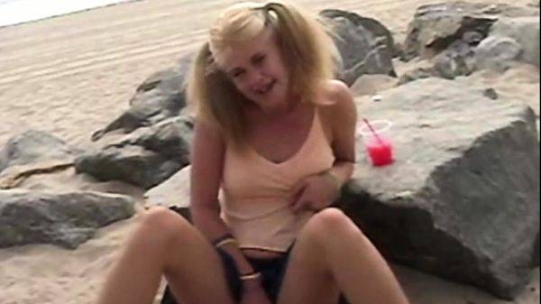 Little Summer gets horny at beach - drtuber.com on nochargetube.com